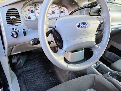 Used 2003 Ford Explorer Sport Trac 2WD image 10