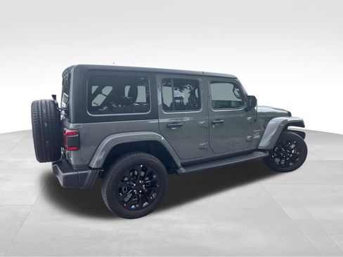 Used 2023 Jeep Wrangler Unlimited Sahara w/ Cold Weather Group AWD/4WD image 6