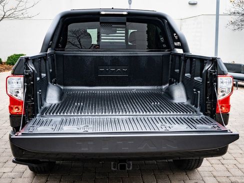 Used 2024 Nissan Titan SV w/ SV Bronze Edition Package image 18