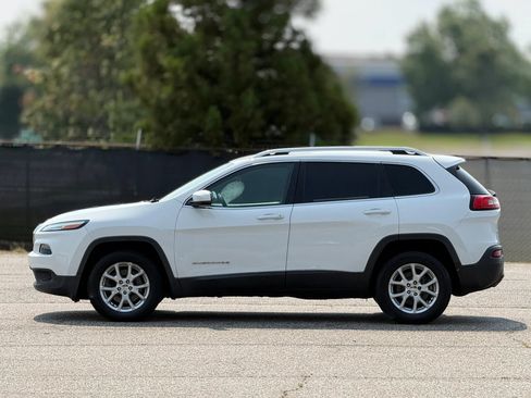 Used 2017 Jeep Cherokee Latitude w/ Safety/Convenience Group AWD/4WD image 8