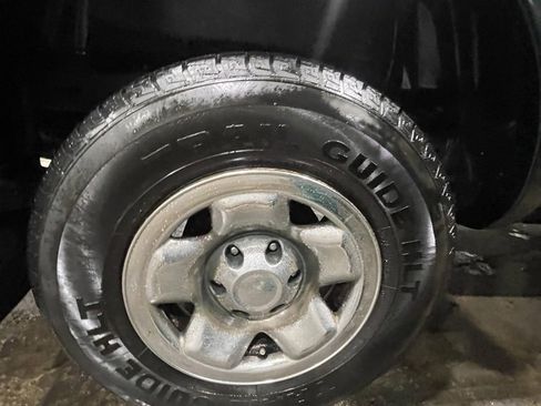 Used 2010 Toyota Tacoma Base image 41