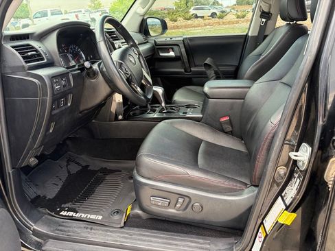 Used 2018 Toyota 4Runner TRD Off-Road Premium AWD/4WD image 18