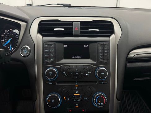 Used 2017 Ford Fusion SE image 22