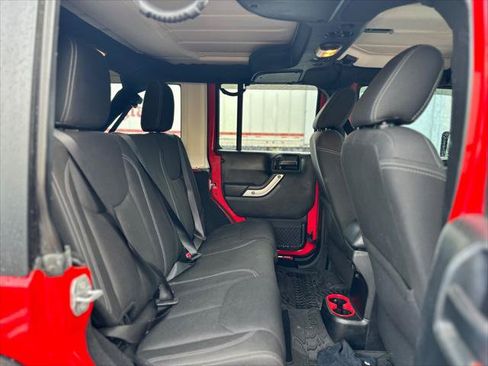 Used 2017 Jeep Wrangler Unlimited Rubicon w/ Connectivity Group AWD/4WD image 17