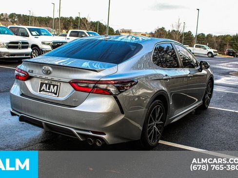 Used 2023 Toyota Camry SE image 6