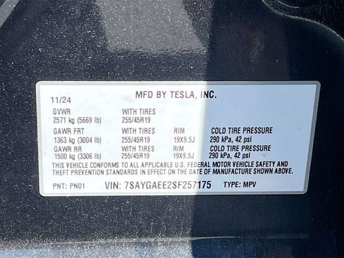 Used 2025 Tesla Model Y Long Range AWD/4WD image 34