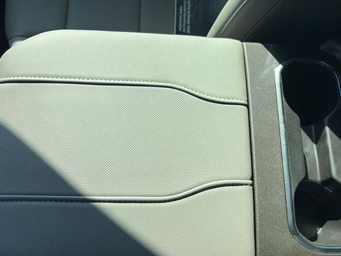 Used 2025 GMC Sierra 1500 SLT image 17