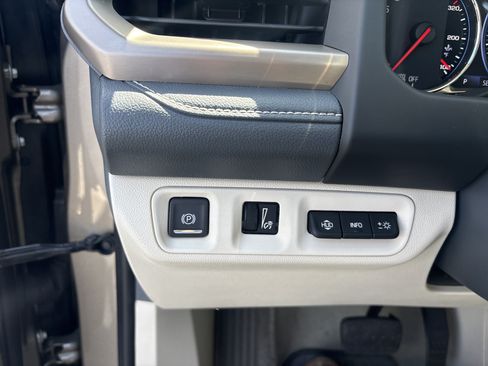 Used 2023 GMC Acadia Denali w/ Denali Technology Package AWD/4WD image 19