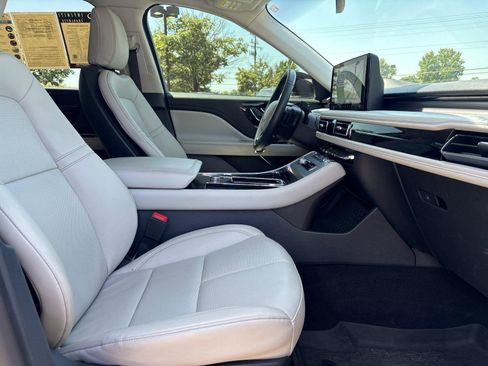 Used 2025 Lincoln Aviator 2WD image 41