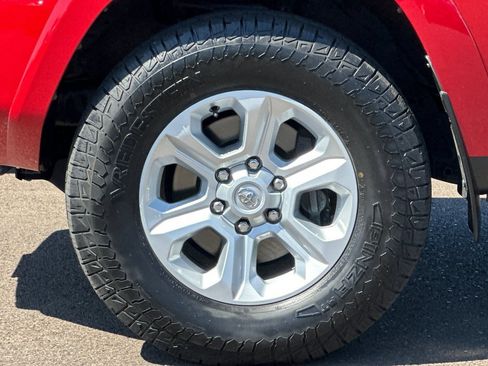 Used 2022 Toyota 4Runner SR5 Premium w/ Moonroof Package AWD/4WD image 25