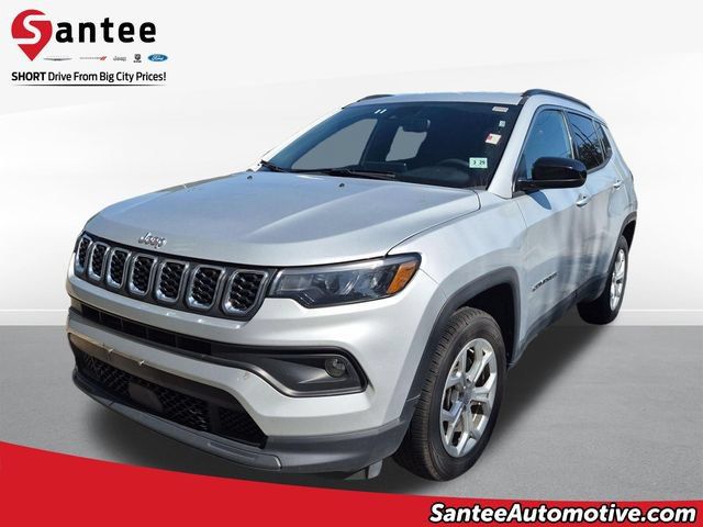 Used 2024 Jeep Compass Latitude AWD/4WD image 1