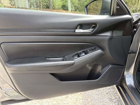 Used 2024 Nissan Altima 2.5 SV image 5