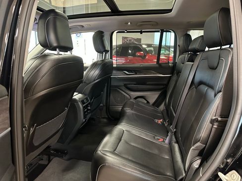 Used 2023 Jeep Grand Cherokee Limited w/ Luxury Tech Group II AWD/4WD image 40