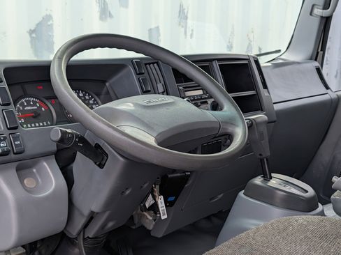 Used 2018 Isuzu NPR RWD image 18