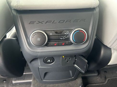 New 2026 Ford Explorer Platinum w/ LUX Leather Package AWD/4WD image 13