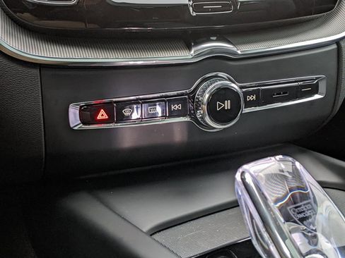 Certified 2024 Volvo XC60 T8 Ultimate w/ Climate Package image 18