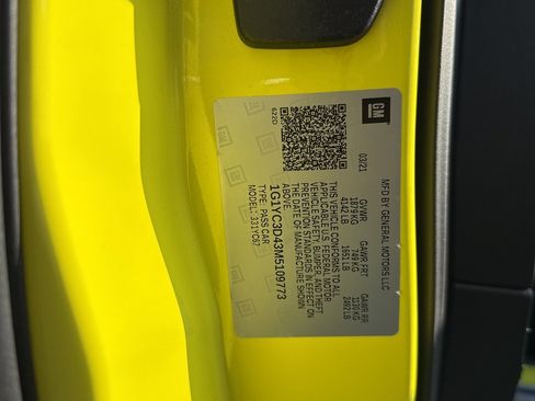 Used 2021 Chevrolet Corvette Stingray Premium Conv w/ Z51 Performance Package image 9