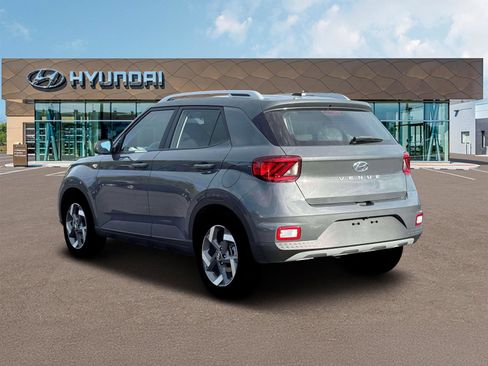 Used 2026 Hyundai Venue SEL FWD image 5
