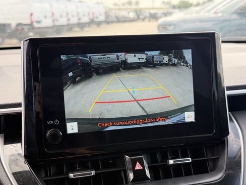Used 2025 Toyota Corolla Cross XLE FWD image 21