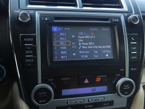Used 2012 Toyota Camry XLE w/ Convenience Pkg FWD image 9