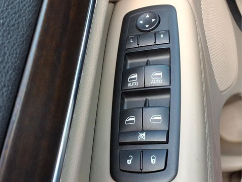 Used 2014 Jeep Grand Cherokee Limited w/ Luxury Group II AWD/4WD image 17