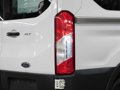 Used 2018 Ford Transit 150 XLT image 82