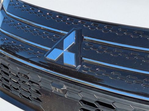 Used 2024 Mitsubishi Outlander Ralliart image 9