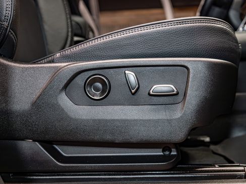 Used 2024 GMC Yukon XL Denali w/ Denali Reserve Package image 27