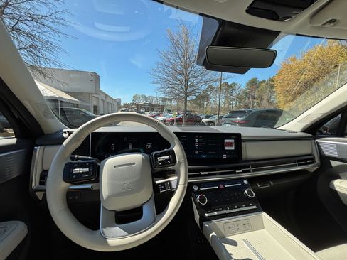 Used 2025 Hyundai Santa Fe SEL image 36