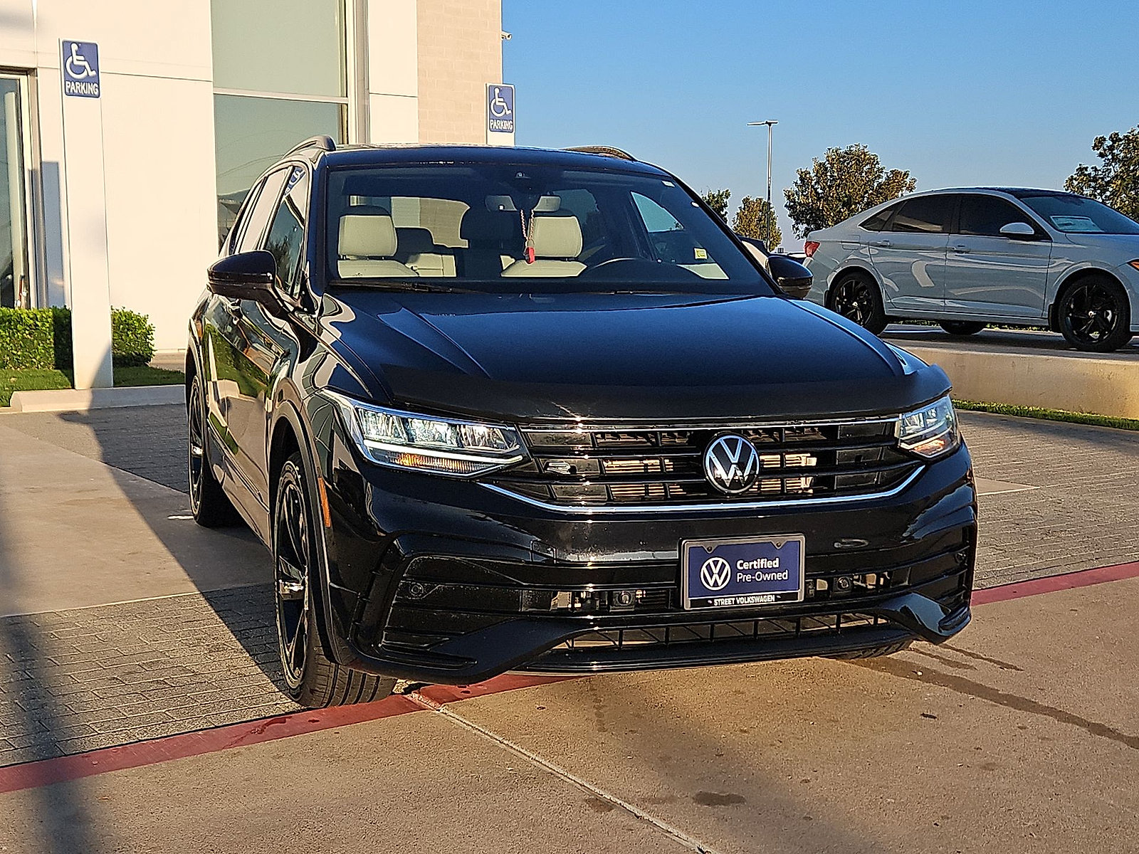 Certified 2024 Volkswagen Tiguan SE R-Line w/ MDO Package, Three-Row FWD image 3