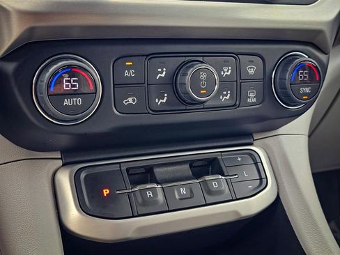 Certified 2023 GMC Acadia SLT w/ Preferred Package image 30