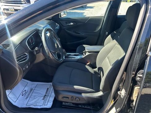 Used 2017 Chevrolet Malibu LT FWD image 9