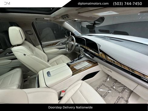 Used 2022 Cadillac Escalade ESV Sport Platinum w/ LPO, ONYX Package image 19
