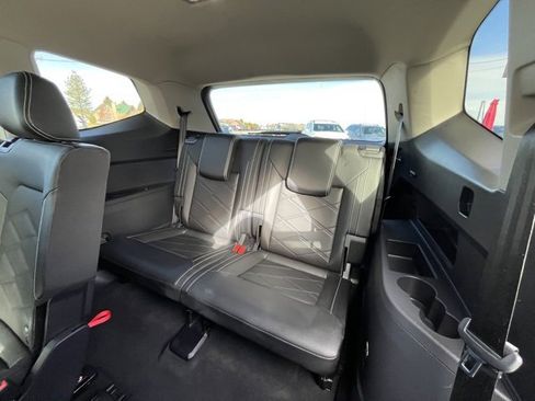 Used 2025 Volkswagen Atlas SE image 28