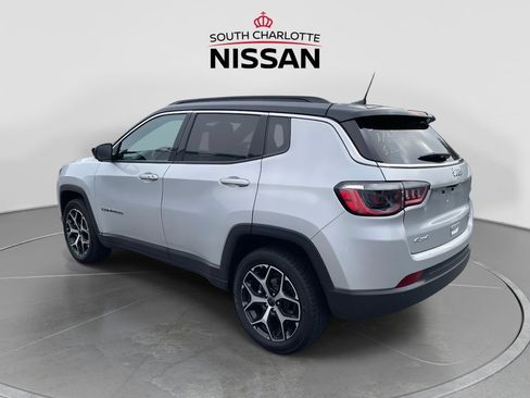 Used 2025 Jeep Compass Limited AWD/4WD image 4