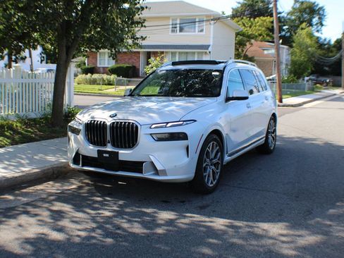 Used 2025 BMW X7 xDrive40i AWD/4WD image 3