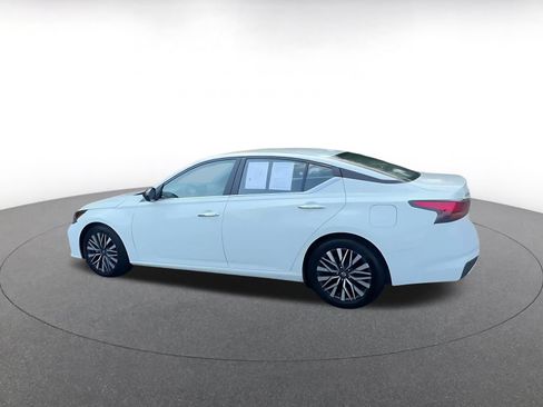 Used 2025 Nissan Altima 2.5 SV FWD image 10