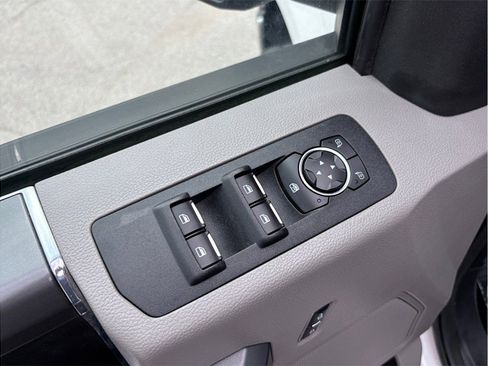 Used 2018 Ford F150 XLT w/ Equipment Group 302A Luxury AWD/4WD image 16
