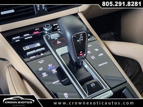Used 2022 Porsche Cayenne Platinum Edition AWD/4WD image 35