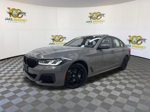 Used 2022 BMW 530e xDrive w/ Premium Package AWD/4WD image 4