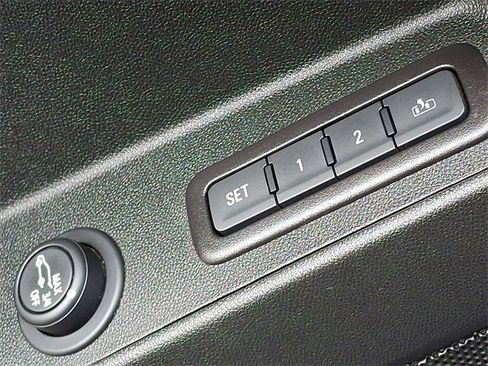 Used 2019 Chevrolet Equinox Premier image 21