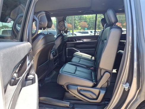 Used 2023 Jeep Wagoneer 4WD w/ Premium Group I image 16