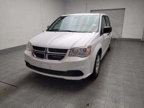 Used 2019 Dodge Grand Caravan SE w/ UConnect Hands-Free Group FWD image 15