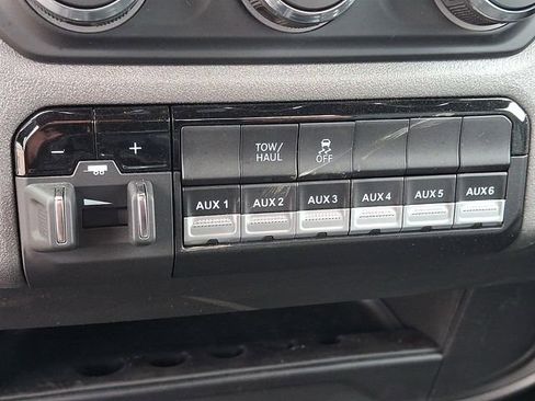 Used 2024 RAM 2500 Tradesman w/ Chrome Appearance Group image 23