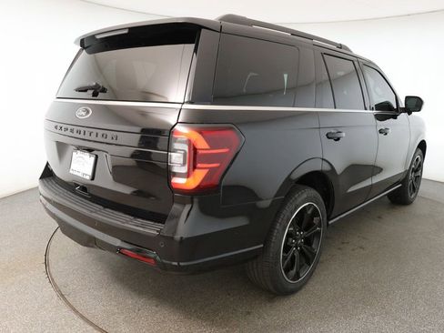 Used 2023 Ford Expedition Limited image 4