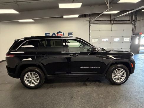 New 2026 Jeep Grand Cherokee Laredo w/ Trailer Tow Package AWD/4WD image 10
