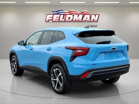 Used 2024 Chevrolet Trax RS w/ Driver Confidence Package FWD image 3