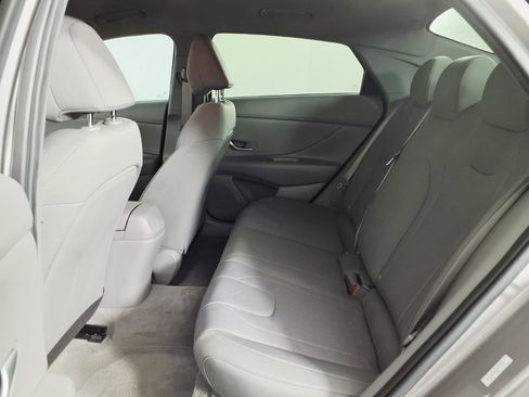 Certified 2023 Hyundai Elantra SE w/ Preferred Accessory Package FWD image 13