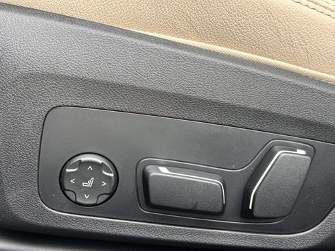 Used 2026 BMW 330i Sedan w/ Premium Package image 26