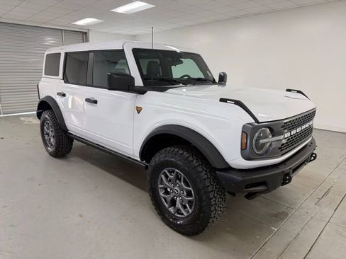 New 2025 Ford Bronco Badlands image 3